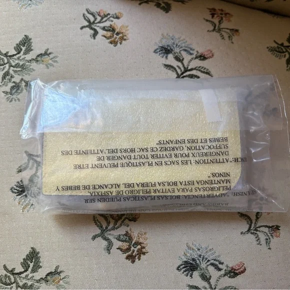 NWT Kate Spade Devin Small Slim Bifold Yellow Wallet with Flower Charm - Picture 3 of 8